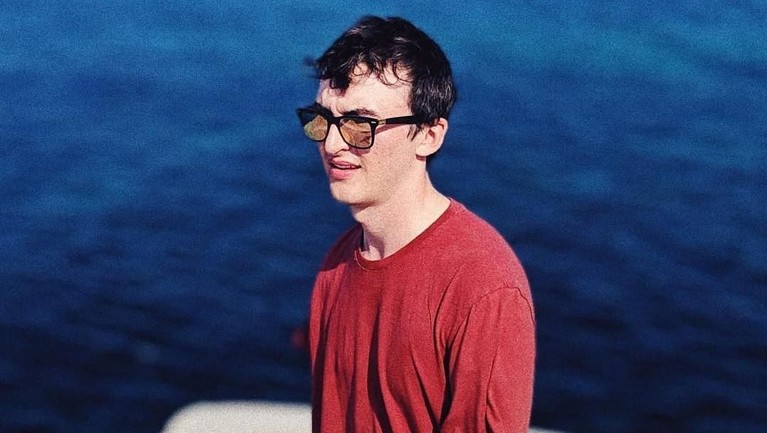 Bran Stark akhirnya duduk di singgasana penguasa The Seven Kingdoms dalam serial terakhir Game Of Thrones. Ini potret Issac Hempstead Wright yang memerankannya.
