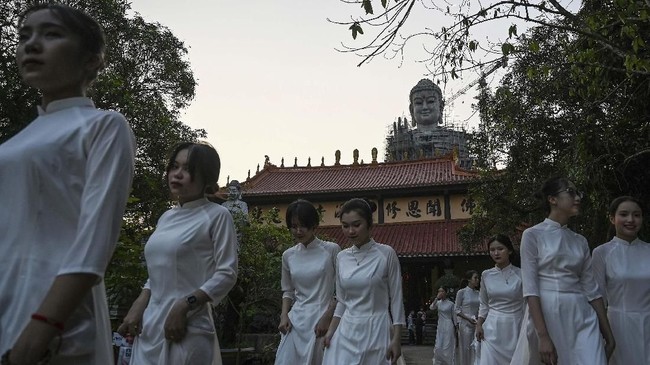 FOTO: Patung Buddha Raksasa di Pagoda Khai Nguyen