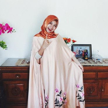 Potret Cantik Ghea Indrawari Kenakan Hijab