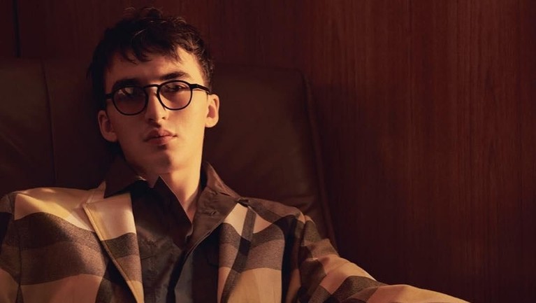Bran Stark akhirnya duduk di singgasana penguasa The Seven Kingdoms dalam serial terakhir Game Of Thrones. Ini potret Issac Hempstead Wright yang memerankannya.