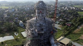 FOTO: Patung Buddha Raksasa di Pagoda Khai Nguyen