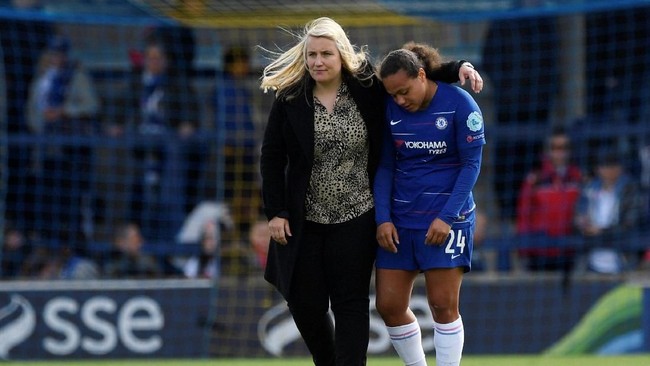 Posisi Maurizio Sarri sebagai manajer Chelsea berpotensi digantikan pelatih tim wanita, Emma Hayes.