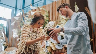 Aura Kasih Gelar 7 Bulanan Pakai Adat Sunda, Suami Kebingungan