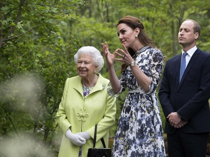 Mengenal Tradisi Hormat Kate Middleton pada Sang Nenek Mertua