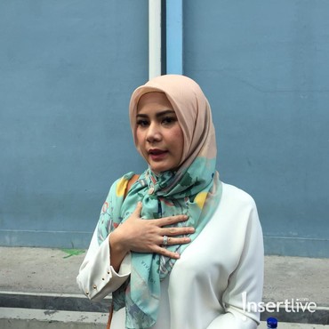 Hijrah dan Berhijab, Kado Cynthia Ramlan di Ultah Pernikahan