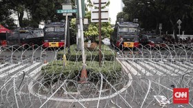 Polisi Izinkan Massa Aksi di Depan KPU hingga Usai Tarawih