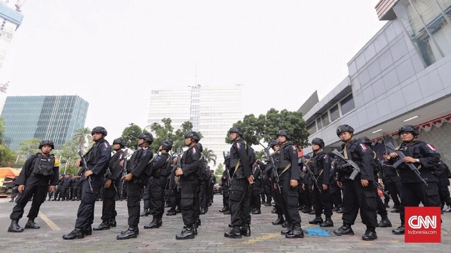 Kepolisian RI akan mengerahkan setidaknya 2/3 kekuatan personelnya untuk meningkatkan kewaspadaan pasca pengumuman hasil Pemilu 2019 oleh KPU.