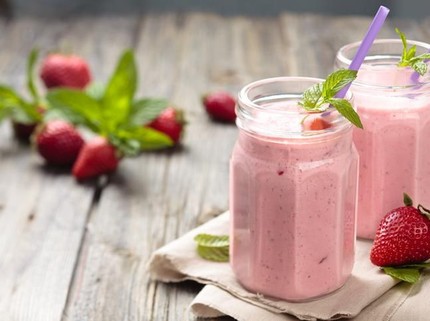 Menu Takjil: Resep Strawberry Milk Shake, Penyemangat untuk Si Kecil