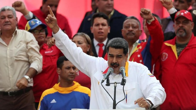 Presiden Venezuela, Nicolas Maduro, memperingati setahun kemenangan kontroversialnya dalam pemilu di tengah krisis politik dan ekonomi negaranya, Senin (20/5).