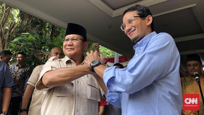 Sejumlah Massa dan Mobil Komando Mulai Datangi Rumah Prabowo Sejumlah massa dan mobil komando sudah menanti Prabowo Subianto di kediamannya sejak pukul 10.00 WIB, Rabu (22/5).