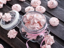 5 Cara Kreatif Daur Ulang Toples Kaca Kosong di Rumah