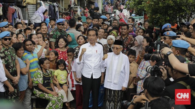 Capres 01 Joko Widodo mengaku belum melakukan komunikasi dengan Prabowo Subianto maupun Sandiaga Uno usai pengumuman hasil rekapitulasi Pilpres 2019 oleh KPU.