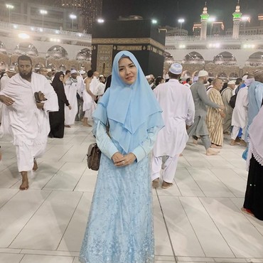 Live Instagram di Depan Kakbah, Anggia Chan Diserang Netizen