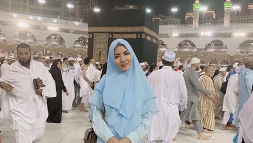 img-title Live Instagram di Depan Kakbah, Anggia Chan Diserang Netizen