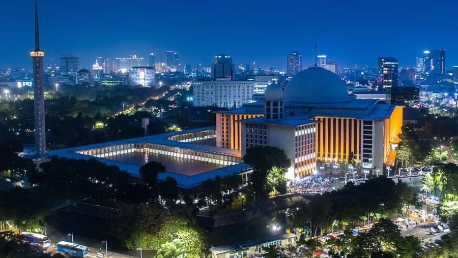 Masjid Istiqlal Empat masjid Indonesia terbesar di Asia Tenggara. Mulai dari Masjid Istiqlal hingga Masjid Raya Baiturrahman Aceh.