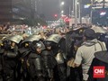 Tarawih Usai, Polisi Berhadapan dengan Massa Aksi Bawaslu