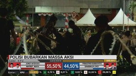 VIDEO: Polisi Bubar Paksa Pendemo Bawaslu
