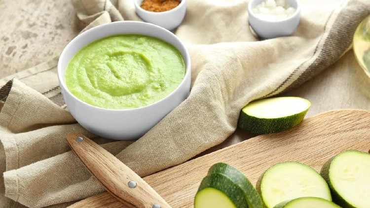 Berencana mudik dengan anak, Bun? Bisa dicoba nih, resep puree zucchini, kentang, dan bayam. Menu MPASI mudik yang tinggi antioksidan.