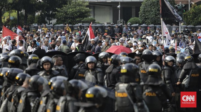 Kementerian Koordinator Bidang Perekonomian memutuskan untuk memulangkan karyawannya lebih cepat pada Rabu (22/5) pukul 13.00 WIB.