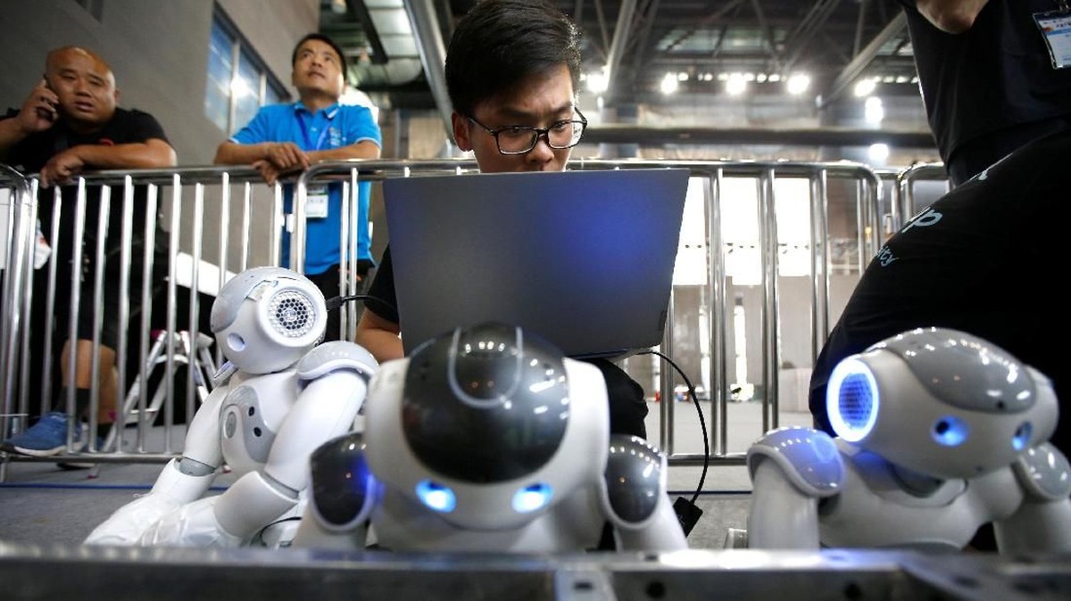 FOTO: Turnamen Sepak bola Robot Digelar di China