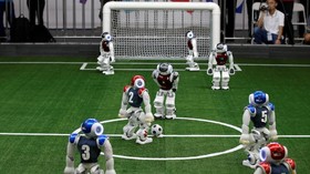 FOTO: Turnamen Sepak bola Robot Digelar di China