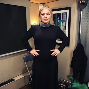 Lirik Lagu I Dare You - Kelly Clarkson