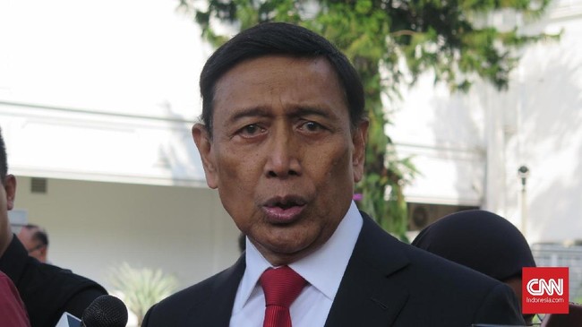 Wiranto mengatakan selaku aparatur pemerintah dirinya tak bisa mengintervensi hukum dengan menjadi pihak yang meringankan Kivlan Zen.