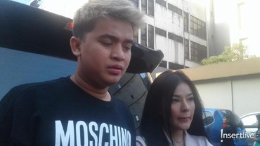 img-title Billy Syahputra Lamar Kekasih Baru di Amerika?
