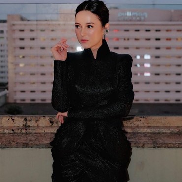 Julie Estelle Akan Lamaran?