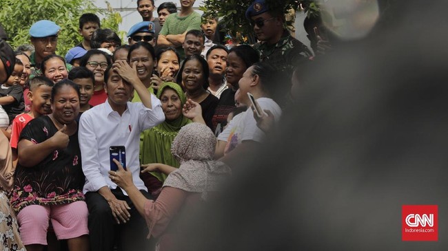 Joko Widodo mulai terang-terangan memperkenalkan tokoh potensial yang akan maju sebagai capres-cawapres di Pilpres 2024.