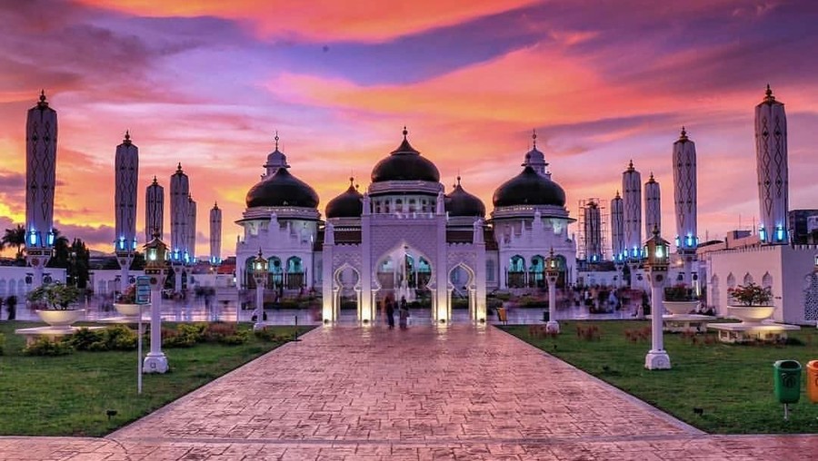 Empat masjid Indonesia terbesar di Asia Tenggara. Mulai dari Masjid Istiqlal hingga Masjid Raya Baiturrahman Aceh.