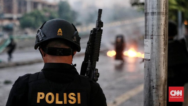Aliansi Jurnalis Indonesia (AJI) Jakarta mencatat setidaknya terdapat tujuh jurnalis yang mengalami kekerasan saat meliput kerusuhan 22 Mei.