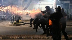 FOTO: Malam Mencekam di Pusat Jakarta Buntut Demo Bawaslu