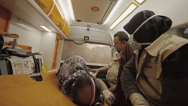 Aksi Cepat Tanggap (ACT) menyiagakan dua unit Ambulans Pre-Hospital dan belasan relawan medis  selama 24 jam terkait dengan aksi massa usai Pilpres.