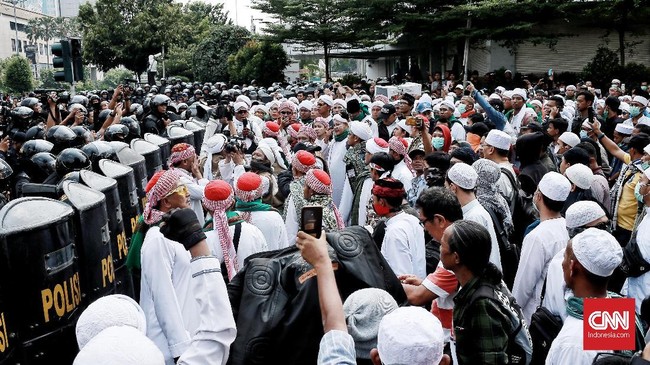 Moeldoko memastikan pelibatan TNI tidak akan menggunakan senjata tertentu, hanya membantu strategi aparat keamanan yang dilakukan polisi.