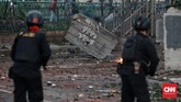 FOTO: Tanah Abang Masih Mencekam Aksi massa di depan gedung Bawaslu, Selasa (21/5), yang mulanya berjalan damai berubah rusuh berupa bentrok warga dan aparat dan menjalar hingga Tanah Abang.