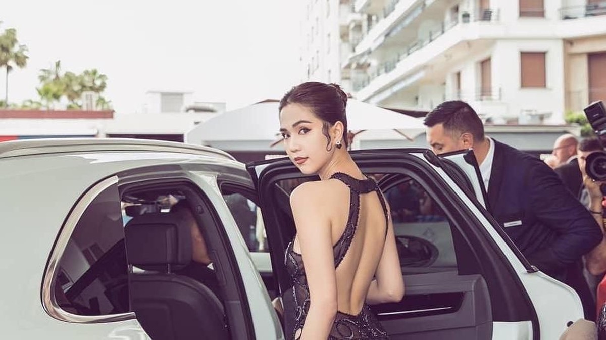 Salah satu model Vietnam&comma; Ngoc Trinh kena tegur pejabat di negaranya&period; Hal ini karena bajunya yang kelewat seksi saat Festival Cannes 2019&period; 