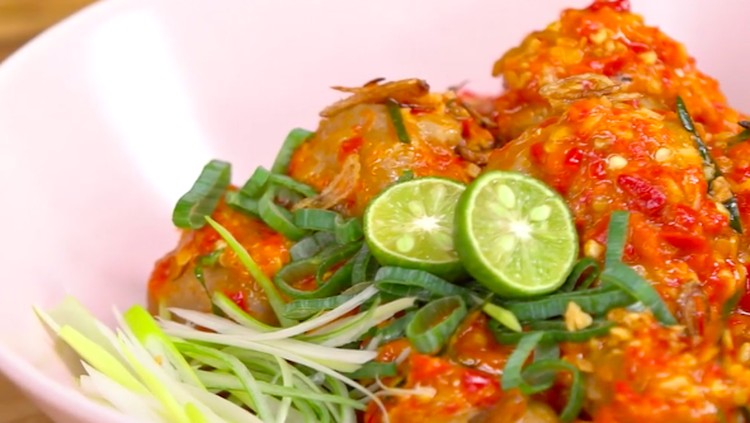 Sedang cari menu buka puasa yang pedas-pedas, Bun? Resep pentol oseng pedas ini bisa Bunda coba.