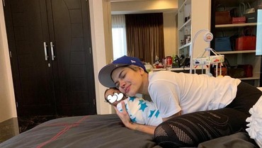 img-title Curhat Nikita Mirzani Lahirkan Arkana yang Alami Pecah Pembuluh Darah