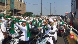 VIDEO: Majelis Zikir Bantu Brimob Tenangkan Massa di Slipi