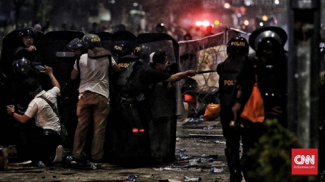 Investigasi Amnesty Internasional Indonesia menemukan sejumlah oknum Brimob melakukan penyiksaan saat menangkap orang yang diduga terlibat kerusuhan 21-23 Mei.