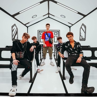 Lirik Lagu Unbelievable - Why Don't We