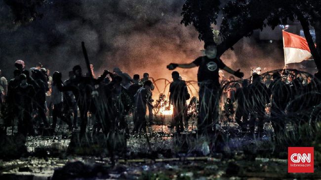 Usai Kerusuhan 22 Mei, 13 Korban Masih Dirawat di RS Pelni Sebanyak 13 pasien korban masih dirawat di RS Pelni dari total 82 korban luka dan meninggal dunia saat kericuhan yang terjadi tanggal 21-22 Mei.