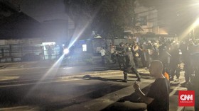 Isak Tangis Terdengar Saat Polisi Amankan Massa