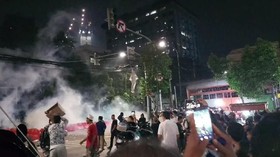 Massa Aksi Bawaslu Lawan Polisi dengan Petasan