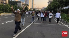 Polisi dan Massa Bentrok di Gambir dan Thamrin