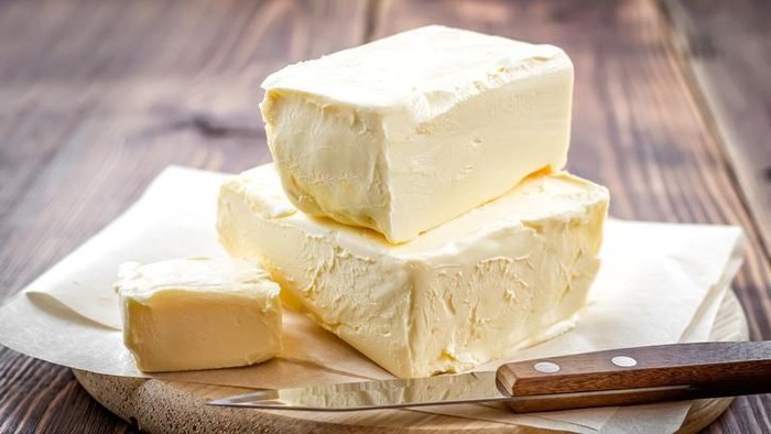 Tepung terigu dan butter untuk membuat kue kering