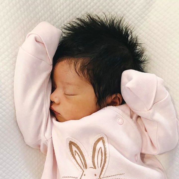 <p>Pas umur satu bulan, rambut Kalea lucu banget ya. Saat tidur pun enggak berkurang gemasnya. (Foto: Instagram @gyaps)</p>