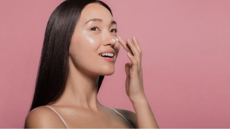 5 Produk untuk Dapatkan Kulit Glowing Tanpa Makeup Lima produk dari rangkaian Garnier Sakura White ini bisa buat kulit glowing tanpa makeup.