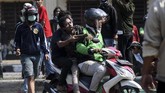 FOTO: Kerusuhan Pecah di Jalan Jatibaru Kerusuhan berulang terkait demo 22 Mei di Jl Jatibaru, Tanah Abang, Jakarta, membuat polisi mesti menembakkan gas air mata untuk membubarkan massa.